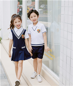 夏季中小學生服裝純白領