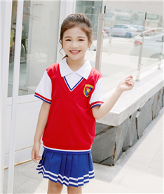 夏季女中小學生服裝近照（紅）