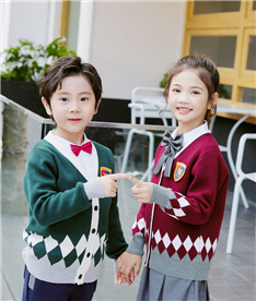 冬季中小學生禮服近照（紅綠）